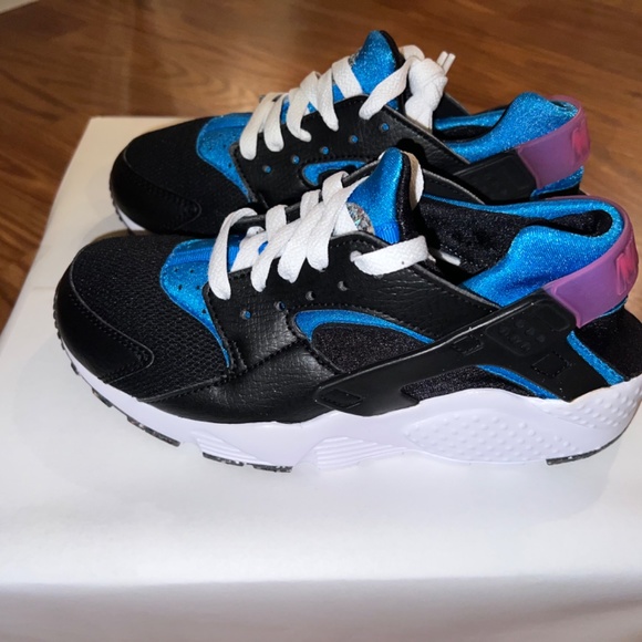 Nike Kids Huraches Run size 4 NEW* - Picture 2 of 14